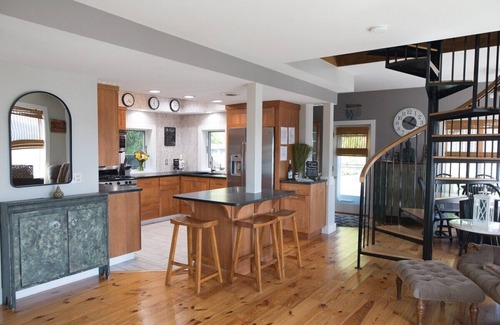 Geneva House | Drift Away Hot Tub, Kayaks, Lakefront & Games
