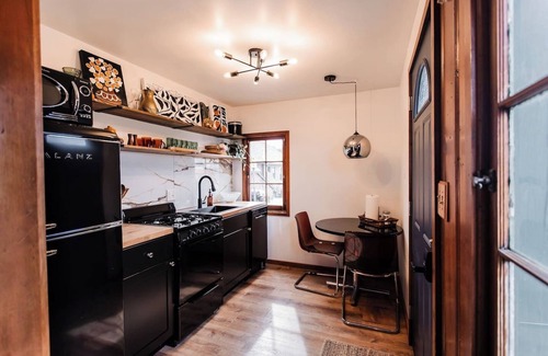 Bellevue Cabin | Drifter|Riverview Cabin+ Hot Tub w/TV+ Pickleball