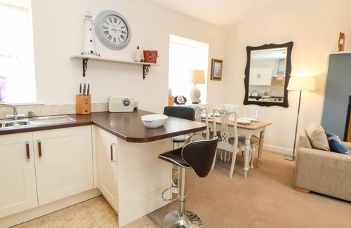 Amble Apartment | DRIFTWOOD APARTMENT, family friendly, with a garden in Amble