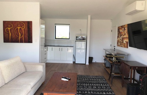 Mangawhai Apartment | Driftwood Apt-Hosted By Amanda&DavenFamily & Pet friendly(must be requested)