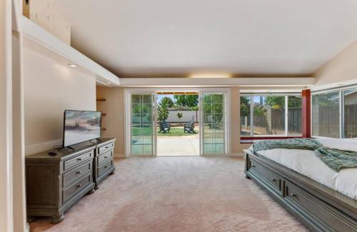 Goleta House | Driftwood Club - 4bd, Pet Friendly, Tennis Courts, Games