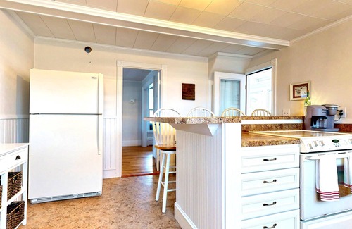 Pine Point House | Driftwood Cottage by Bayley Vacation Rentals