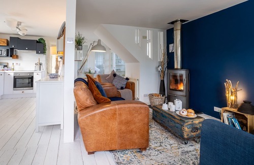 Rhosneigr Cottage | Driftwood : Pet‑Friendly Seaside Home in Rhosneigr | Managed by Anglesey Holiday Lettings