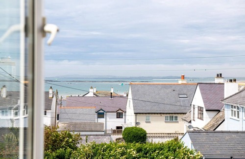Rhosneigr Cottage | Driftwood : Pet‑Friendly Seaside Home in Rhosneigr | Managed by Anglesey Holiday Lettings