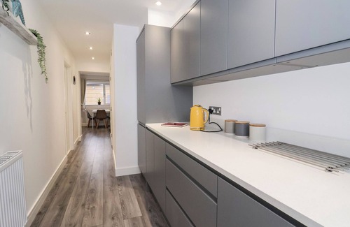 Hornsea House | DRIFTWOOD, pet friendly, country holiday cottage in Hornsea