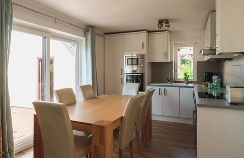 Croyde Cottage | Driftwood, Sleeps 6, Pets, Hot Tub