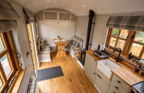 Fort William House | Driftwood with Hot Tub