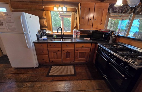 Drummond House | Drummond Island Hotel & Vacation Homes - Scotts Bay Lodge