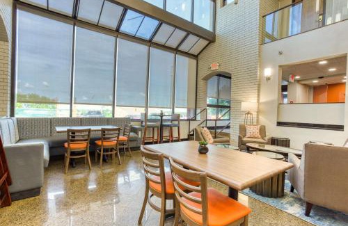 Collinsville Hotel | Drury Inn and Suites St Louis Collinsville