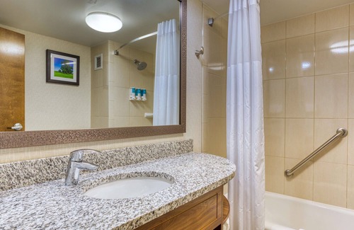 Collinsville Hotel | Drury Inn & Suites St. Louis Collinsville