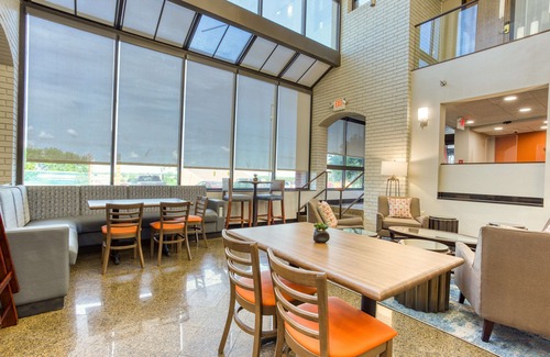 Collinsville Hotel | Drury Inn & Suites St. Louis Collinsville