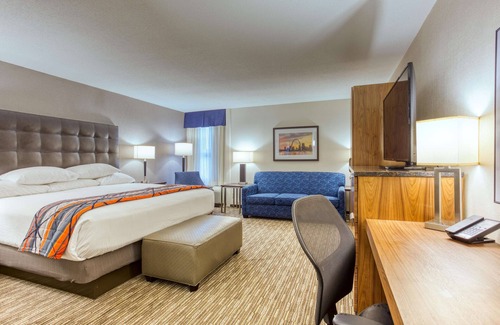 Collinsville Hotel | Drury Inn & Suites St. Louis Collinsville