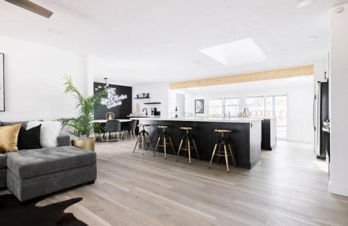 Papago Parkway House | Dry Martini