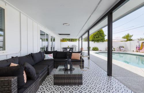 Papago Parkway House | Dry Martini