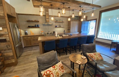 Ketchum Condo | DT Ketchum - Chill, Two-Story Getaway w/a Gourmet Kitchen - Walk Downtown & to River Run Lifts