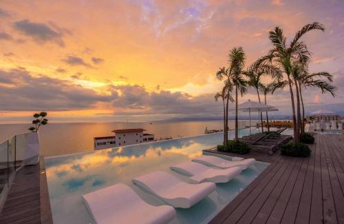 Amapas Apartment | DTerrace Luxe 2bd 2ba Romantic Zone Los Muertos Beach and Pier