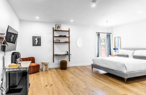 Bangor Apartment | DTWN Bangor, Historic Hotel, KING BED, WIFI, Roku TV, Room # 403