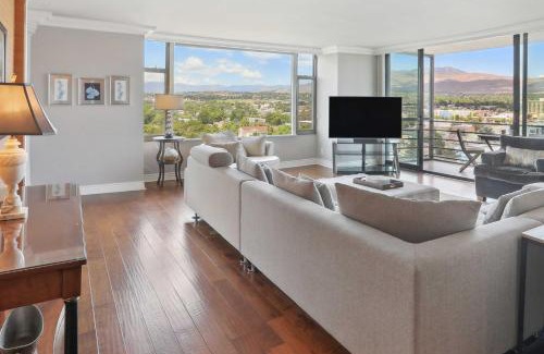 Downtown Reno Apartment | Dtwn Reno Retreat! Panoramic Views, 2 Living Areas