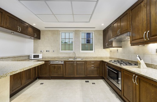 Jumeirah Park Villa | Dubai Marina Jumeirah Park Villa 7 bdr private pool 2 km near beach!