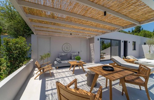 Nikiana House | Duchess Suite - Cavalier Suites