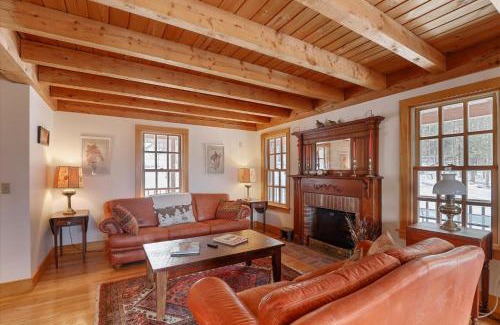 Moscow House | Dug's House