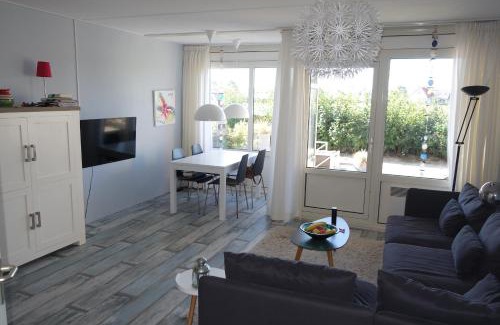 Municipality of Ameland Apartment | Duinzicht, Amelander Paradijs, zonnig 6 persoons Appartement met groot terras op de begane grond, vrij uitzicht, upgrade 2024