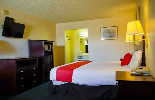 Duncan Hotel | Duncan Inn by OYO, OK - Hwy 81 Near Chisholm Casino