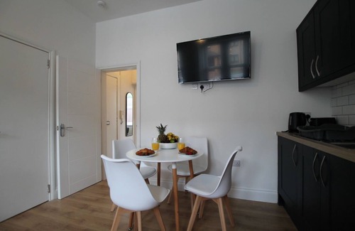 Dundee Apartment | Dundee - 1 Bed - Sleeps 4 - Pet Friendly
