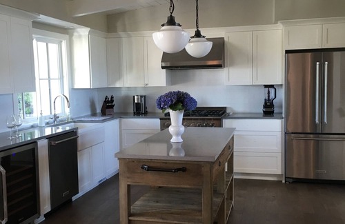 Dundee House | Dundee Hills. 3 Primary Suites! Exquisite Oregon Wine Country Experience