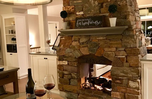 Dundee House | Dundee Hills. 3 Primary Suites! Exquisite Oregon Wine Country Experience