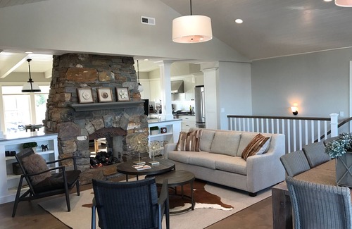 Dundee House | Dundee Hills. 3 Primary Suites! Exquisite Oregon Wine Country Experience