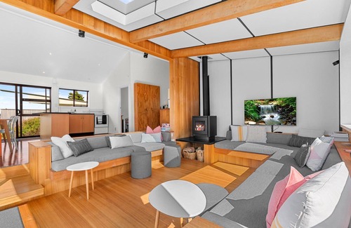 Mangawhai Heads House | Dune Views - Sunny, quirky kiwi bach with estuary views