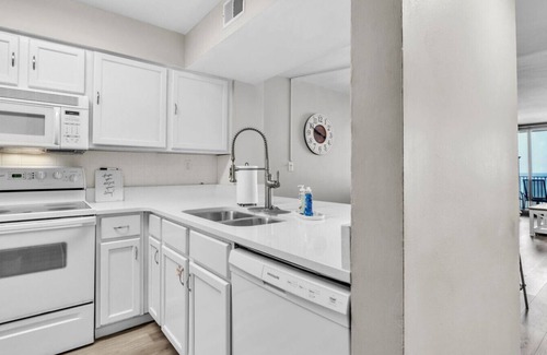 Thomas Drive Apartment | Dunes of Panama A402