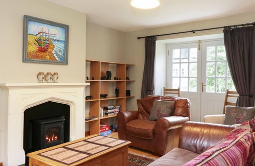 Stonehaven Cottage | DUNNOTTAR WOODS HOUSE, family friendly, with a garden in Stonehaven