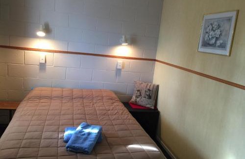 Taupo Hotel | Dunrovin Motel