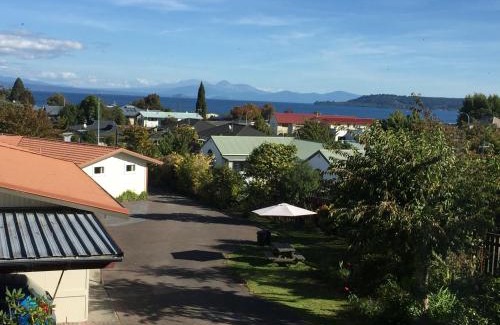Taupo Hotel | Dunrovin Motel
