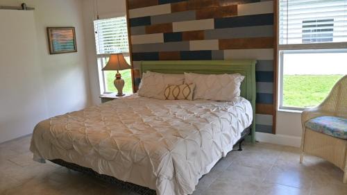 North Port House | Dunsmuir House - Close to Warm Mineral Springs, Beaches & Cool Today Park