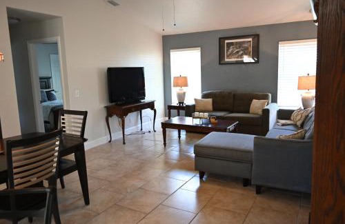 North Port House | Dunsmuir House - Close to Warm Mineral Springs, Beaches & Cool Today Park