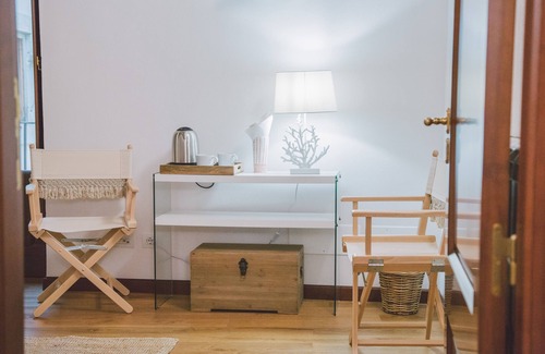 Ortigia Apartment | DuoMo SeaView RedSuite-Luxurious, Renovated, Air-conditioned Sea-Free WiFi