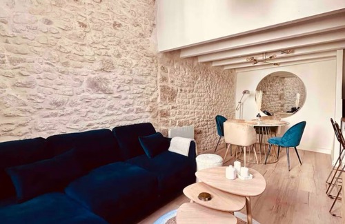 Quartier Administrations Apartment | Duplex 2 minutes from the arena and maison carrée