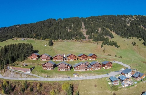 Villard-sur-Doron Apartment | Duplex- 3 bedrooms - south facing - ski-in ski-out