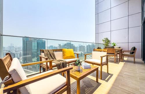 Abu Dhabi Apartment | Duplex - 5 min walk from Cleveland, ADGM & Galleria Mall - 3BDR - Maryah Island & ADGM - Huge Balcony - Full Canal & City Views - Perfect for Families & Groups