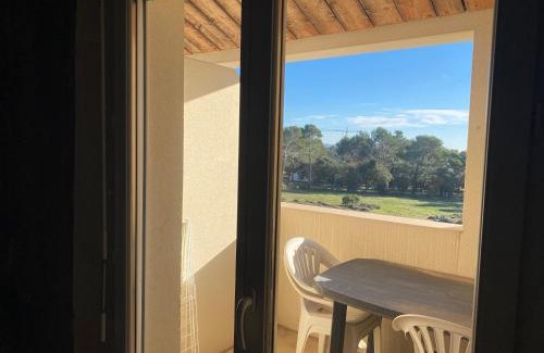 Signes Apartment | Duplex 6 pers proche circuit Paul Ricard Le Castellet avec piscine