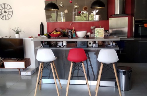 La Couronne House | DUPLEX close to the beach, large terrace and 2 secure parking