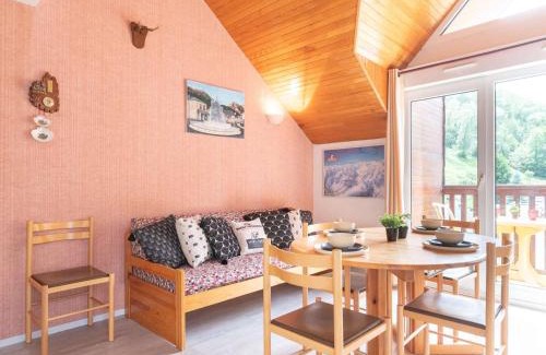 Saint-Lary-Soulan Apartment | Duplex ensoleillé pour 6 personnes avec balcon et parking à Saint-Lary village - FR-1-296-188