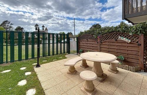 Merville-Franceville-Plage Apartment | Duplex avec Jardin Privé pour 4 Pers. à 400m de la Plage - Merville-Franceville - FR-1-465-110