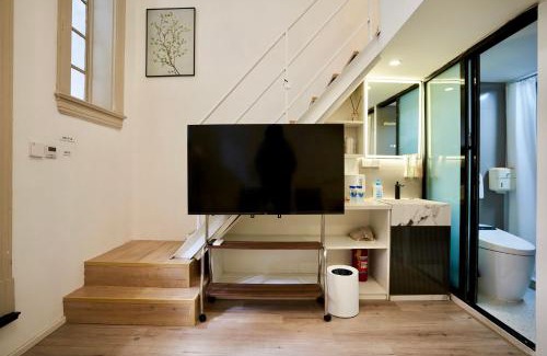 Downtown Shanghai House | Duplex Garden Villa with Private Courtyard Jing'an Villa Near Metro Downtown Shanghai