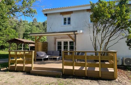 Salles House | Duplex rénové au cœur de la nature