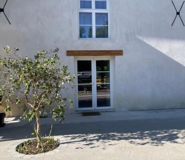 Salles House | Duplex rénové au cœur de la nature