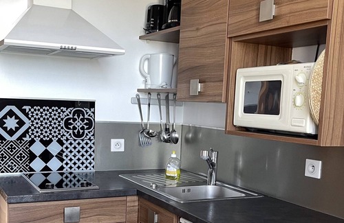 La Flotte Bed & Breakfast | Duplex-Sea View with wet room